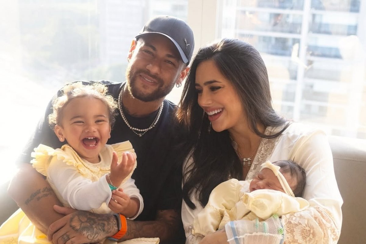 Neymar e Bruna Biancardi publicam foto com a filha Mel e famosos celebram