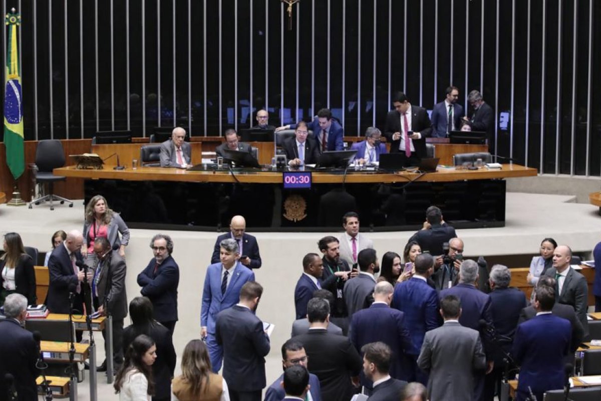 INSS: deputados se antecipam a CPMI e cobram explicações sobre descontos indevidos
