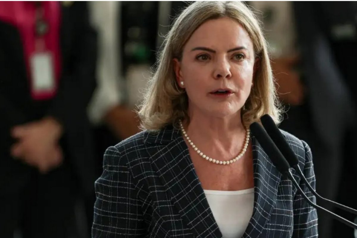 Gleisi Hoffmann chama Trump de equivocado e diz que o “Brasil não é subserviente aos EUA" 