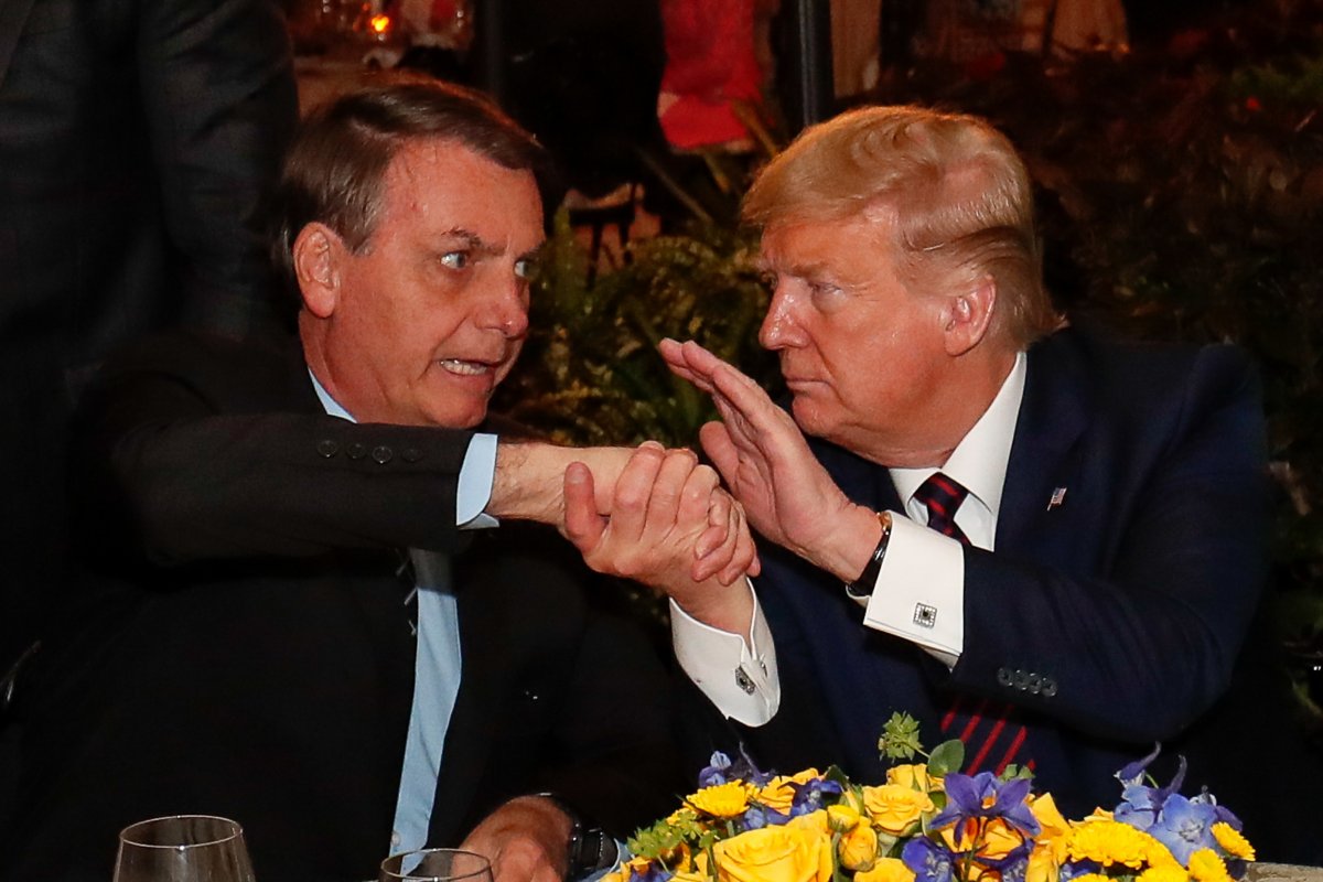 Bolsonaro agradece apoio de Trump e afirma que ação do golpe é uma "clara perseguição política"