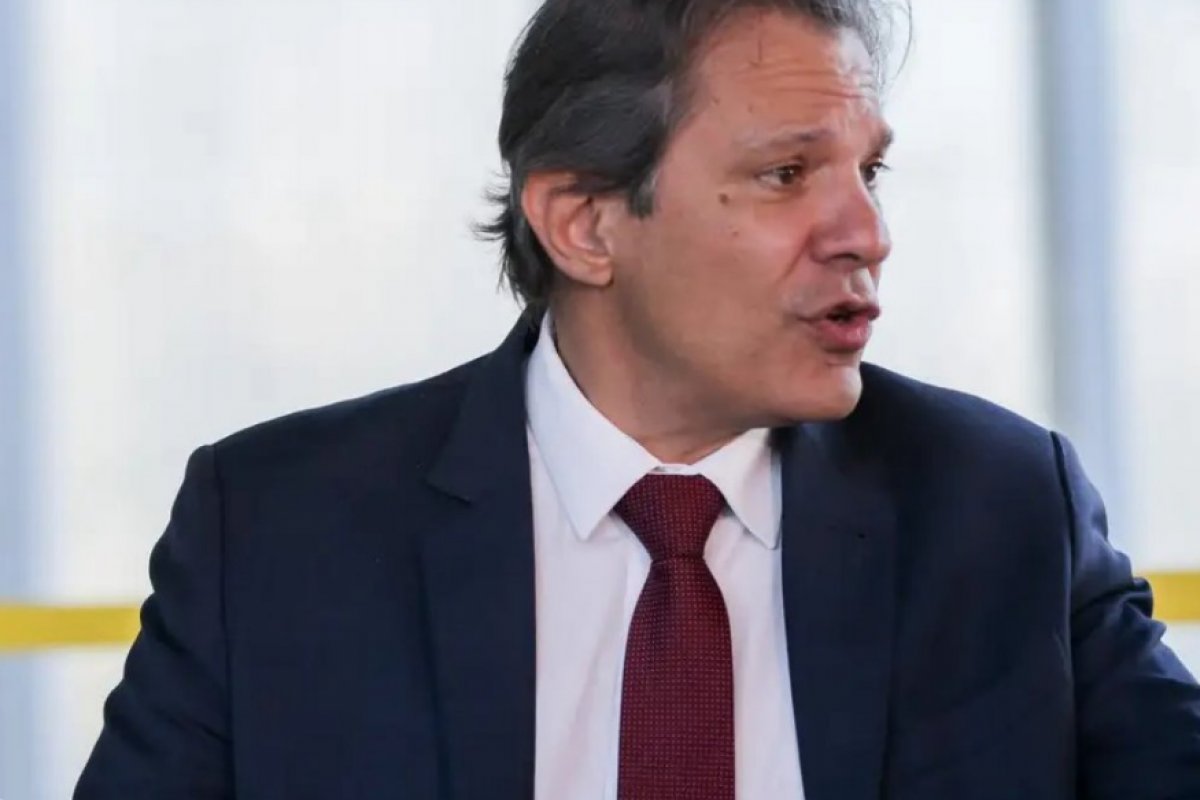 Haddad determina corte de gastos no Ministério da Fazenda para conter despesas