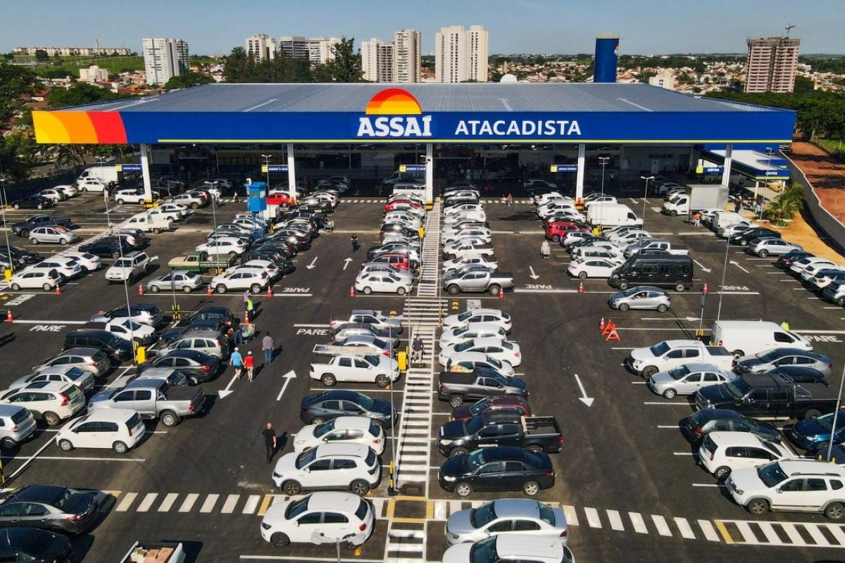 Rede de supermercado oferece 300 vagas de emprego na Bahia; saiba onde