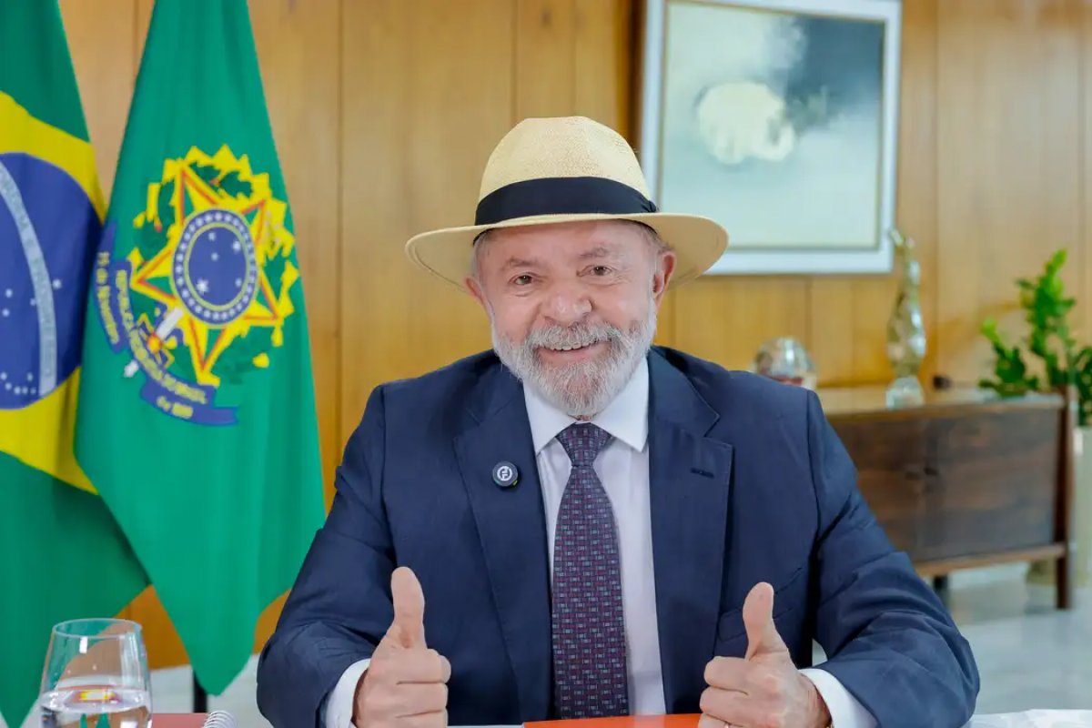 AtlasIntel: Lula lidera cenários de 1º turno, mas empata com Tarcísio e Michelle Bolsonaro no 2º