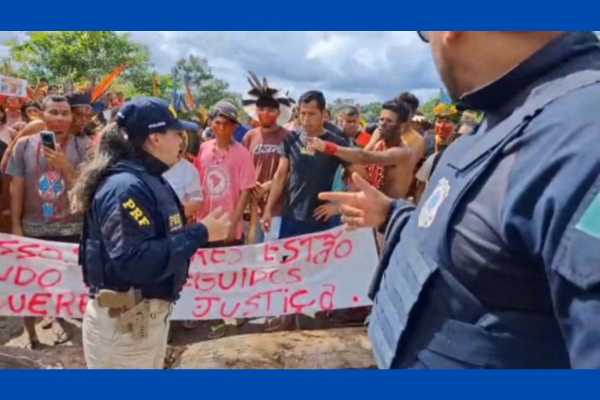 Mulher tenta ultrapassar bloqueio e é detida por manifestantes no extremo sul