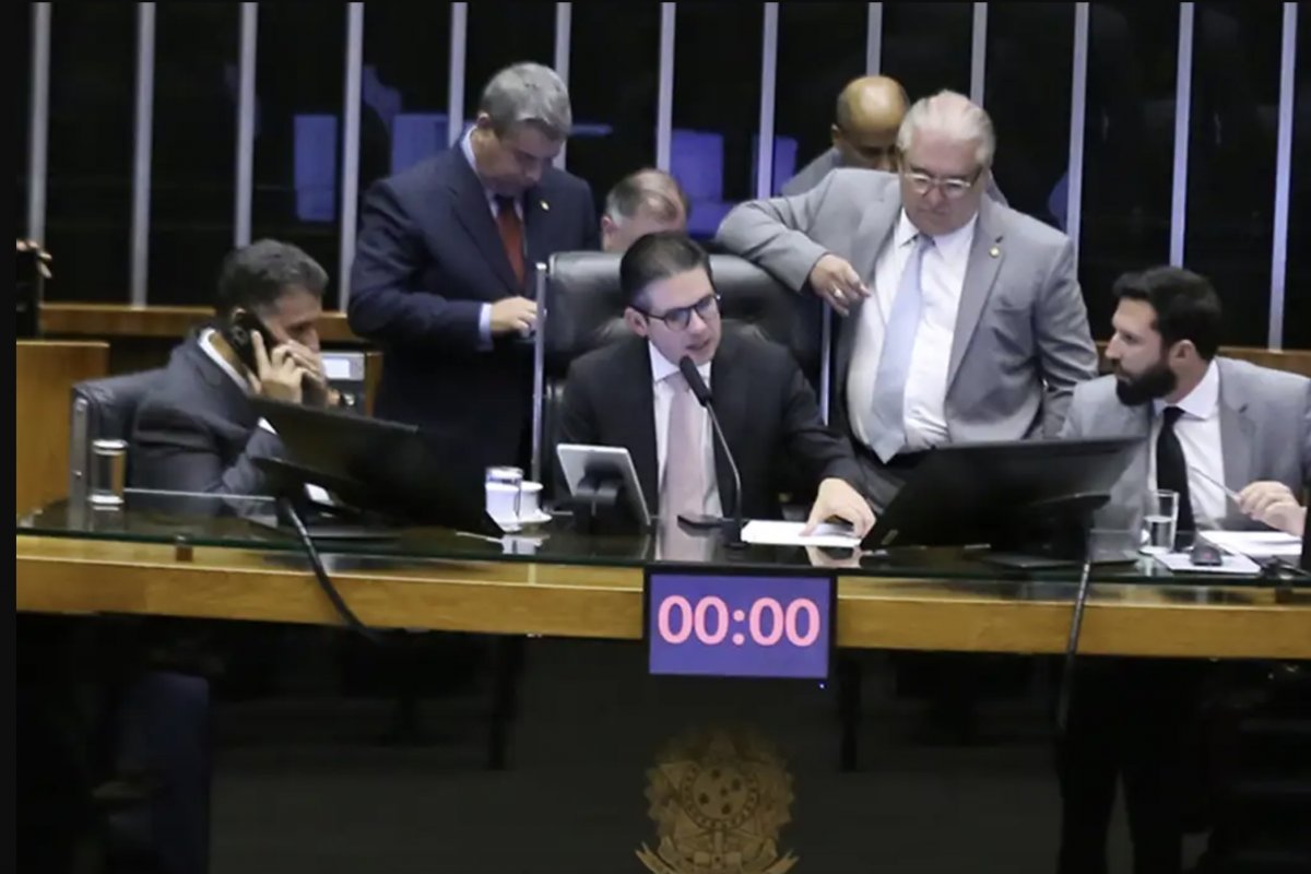Câmara aprova urgência para proposta que reduz benefícios fiscais