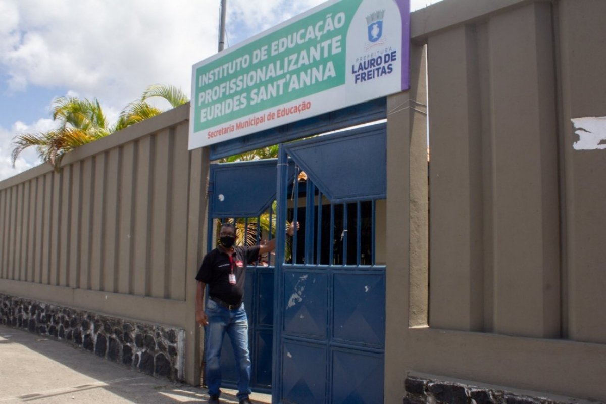 Justiça determina suspensão da greve dos professores de Lauro de Freitas sob multa diária de R$ 1 mil; sindicato afirma que não foi notificado