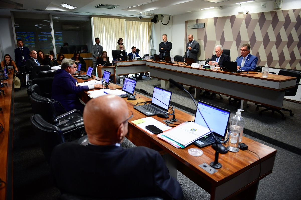 Senado adia novamente votação do Código Eleitoral e reabre discussão sobre voto impresso