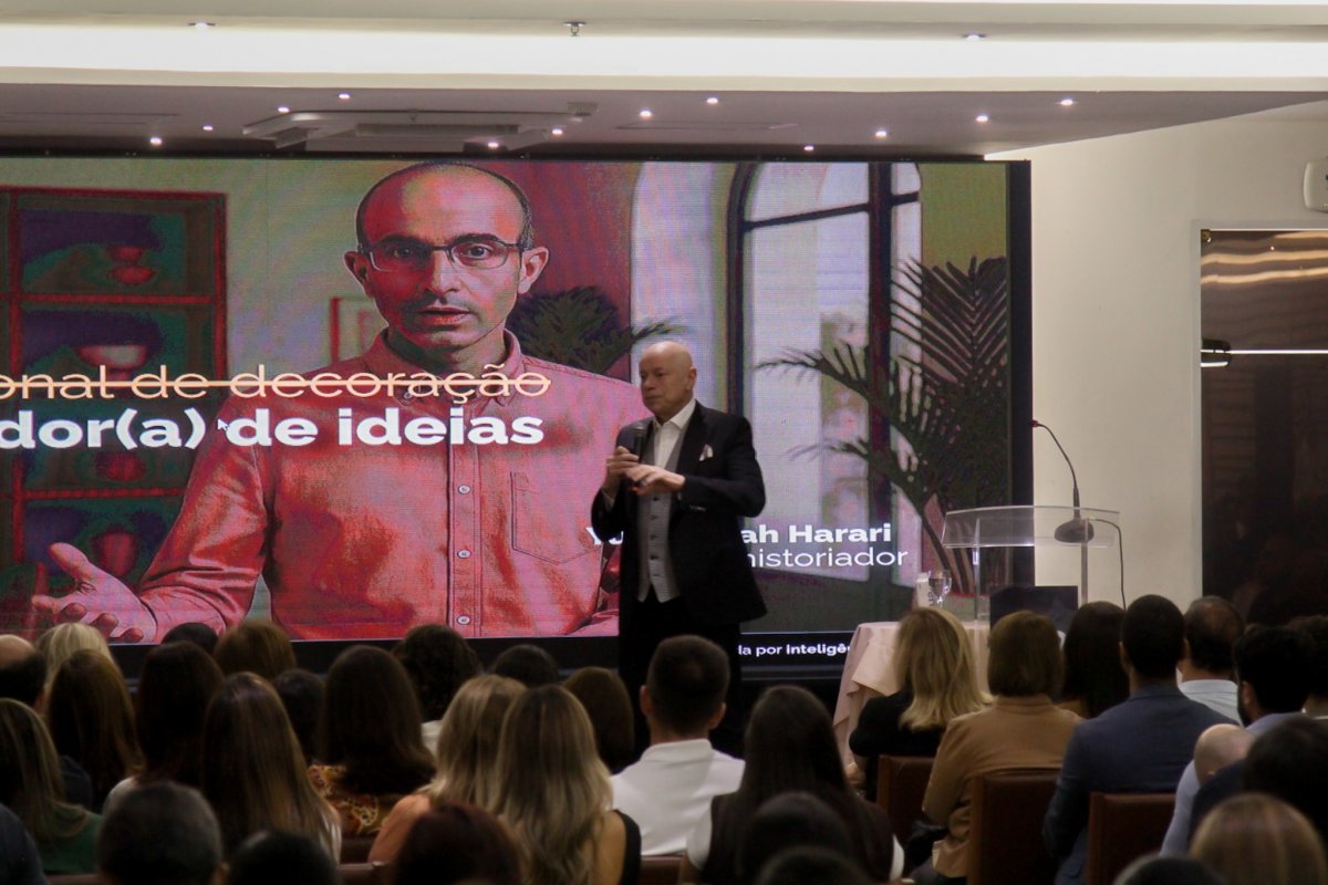 Leandro Karnal fala sobre liderança emocional em evento promovido pelo Núcleo de Decoração da Bahia! 