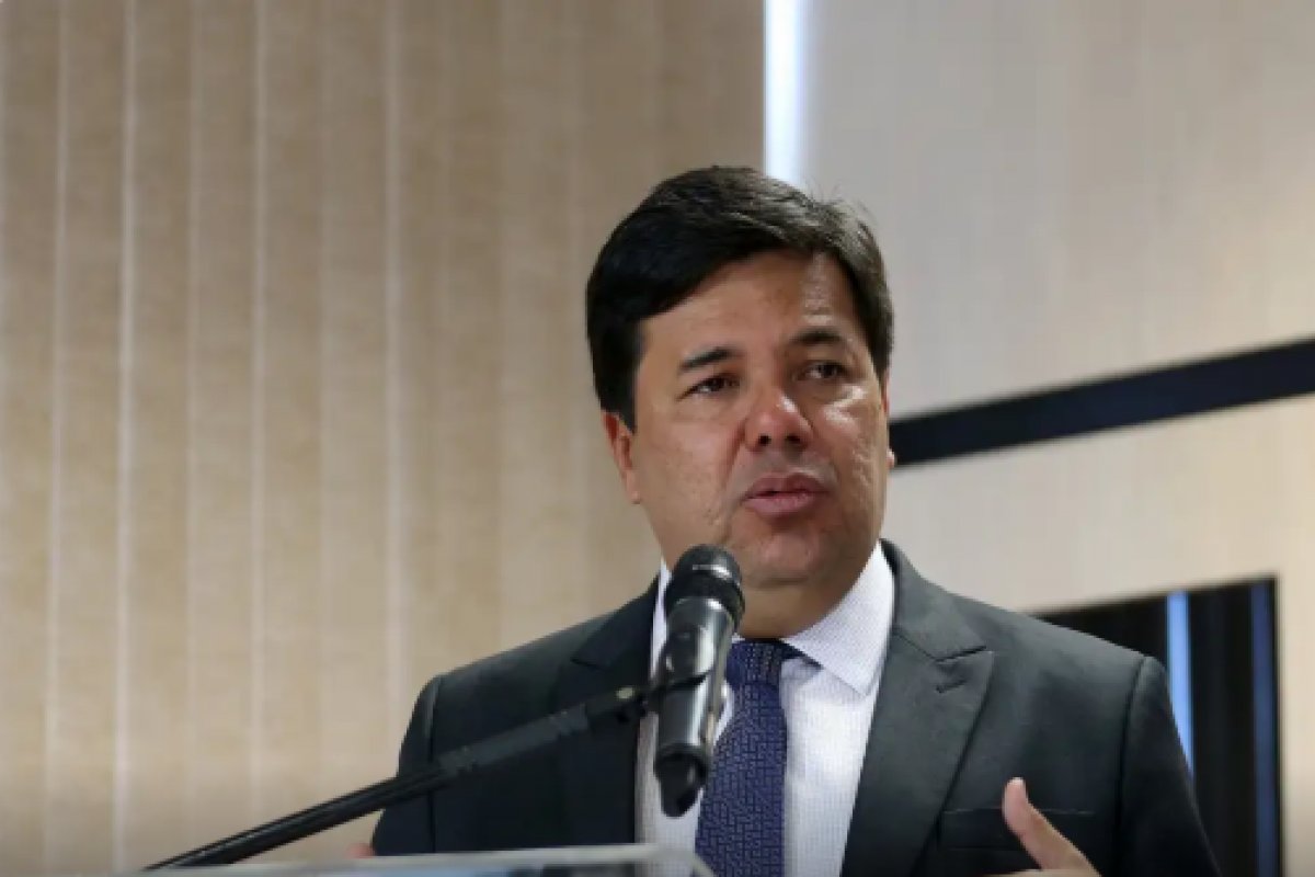 Mendonça Filho lê parecer favorável à PEC da Segurança, mas CCJ prorroga votação