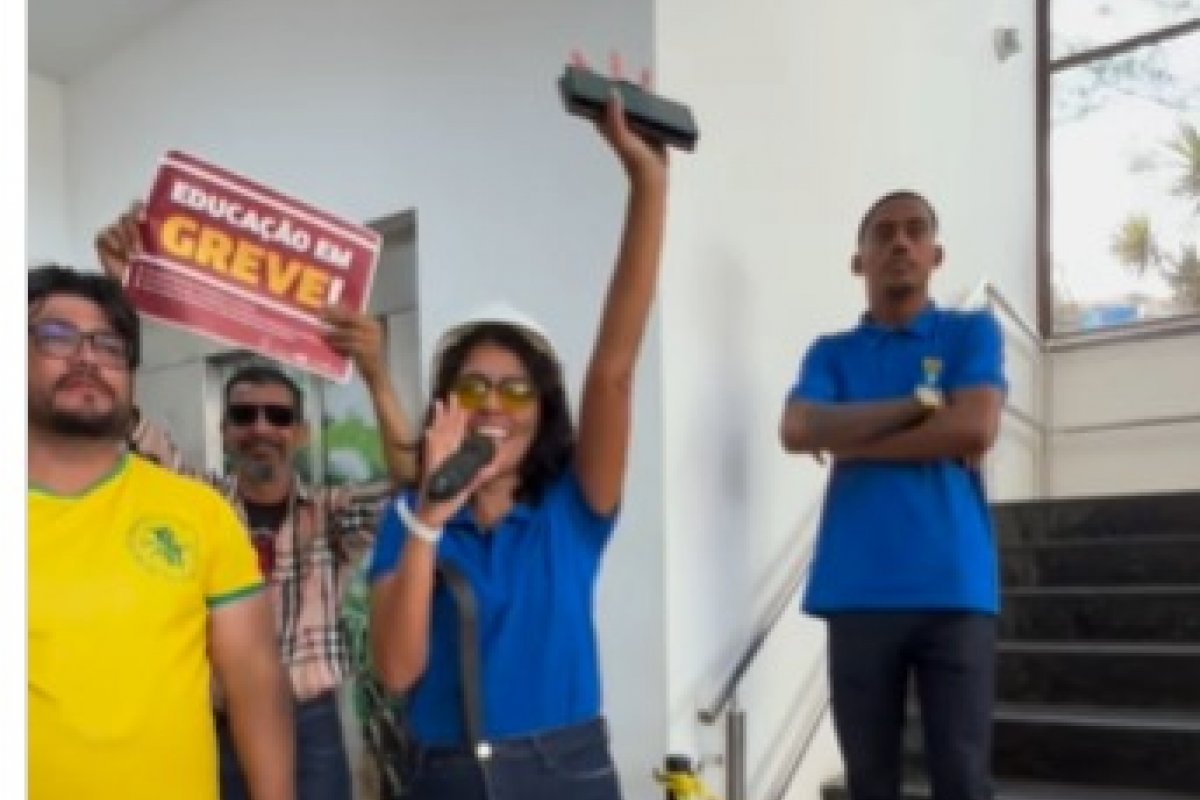 Vídeo: professores de Lauro de Freitas cobram piso em paródia para Débora Régis: 'Vai ter que pagar, sim'