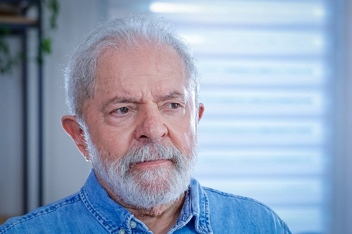 "O Brasil não aceitará ser tutelado por ninguém", afirma Lula em resposta às taxas de 50% de Trump