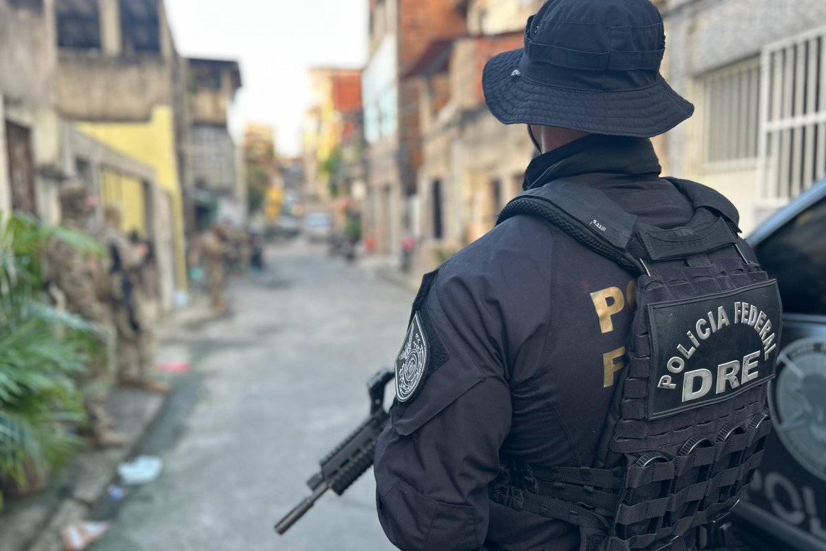 Suspeito de liderar facção criminosa em Salvador entra em confronto com a polícia e é preso na RMS