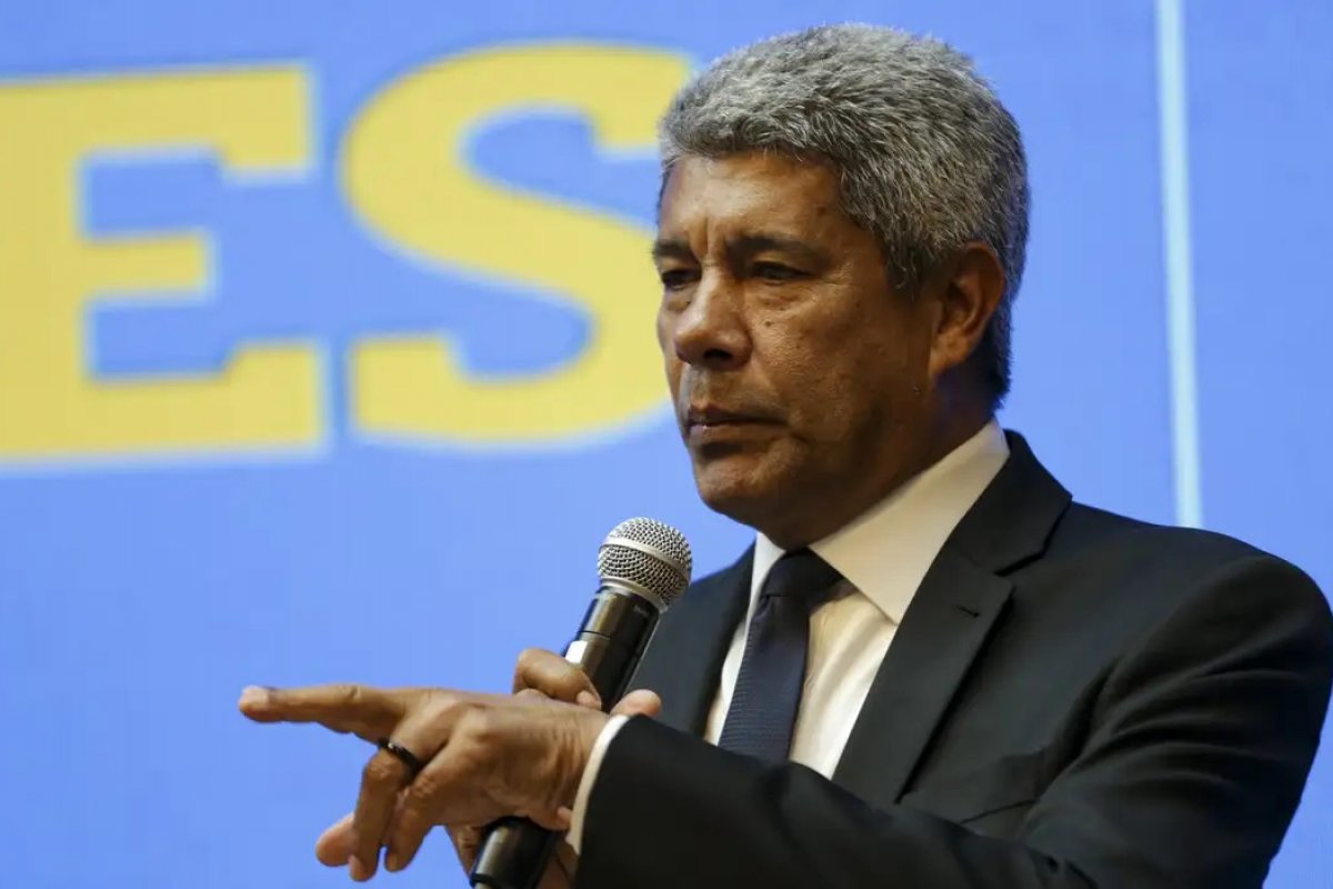 Jerônimo critica postura de Trump e defende diálogo sobre tarifas entre Brasil e EUA