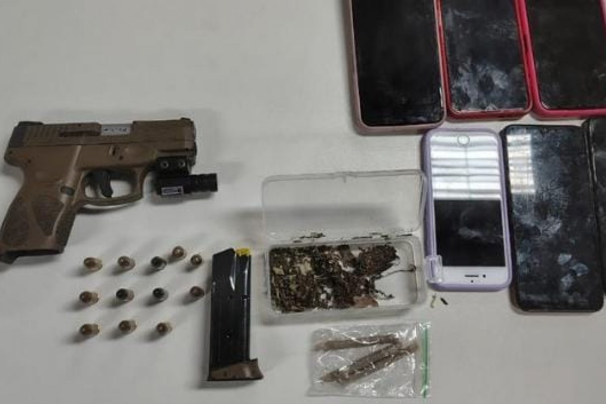 Homem é preso pela PM com arma e drogas em Senhor do Bonfim