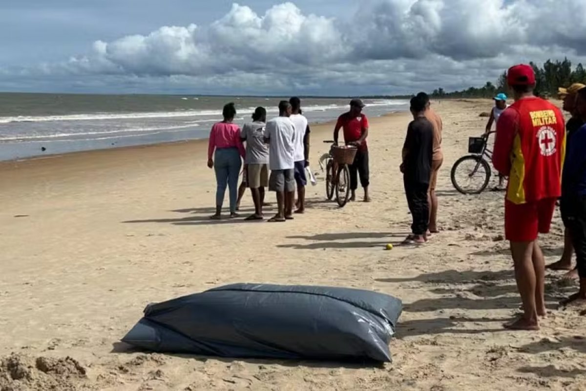 Pai e filho morrem afogados em praia em Nova Viçosa