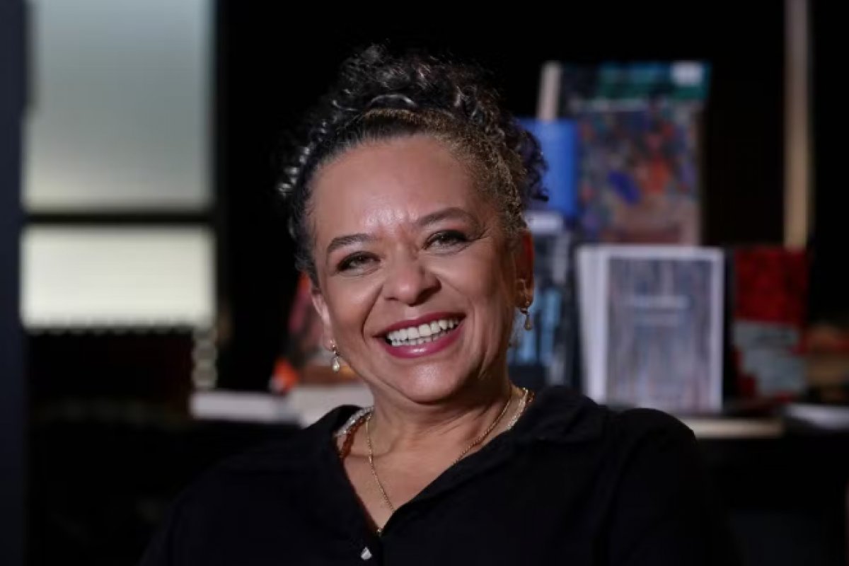Ana Maria Gonçalves se torna a primeira mulher negra eleita para a Academia Brasileira de Letras