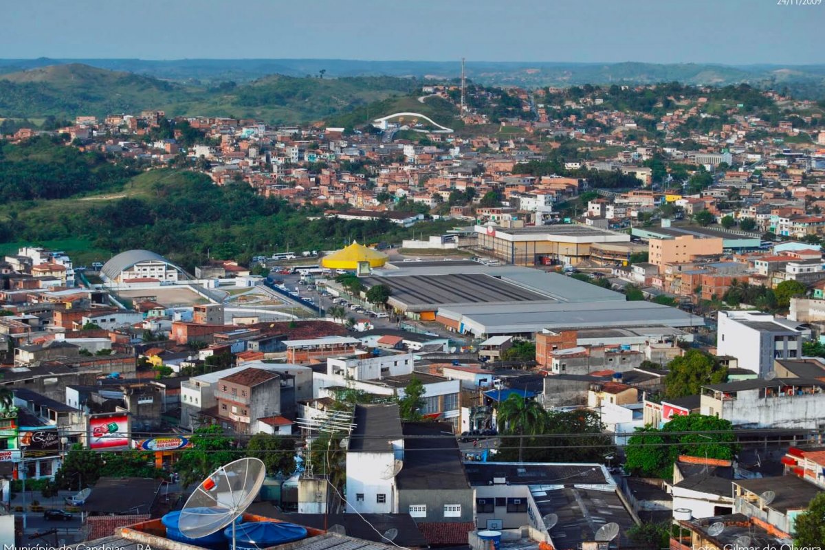 Dois homens são encontrados mortos dentro de casa em Candeias