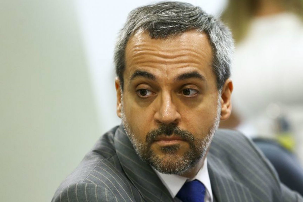 Weintraub diz que tem amigos para defendê-lo no cargo