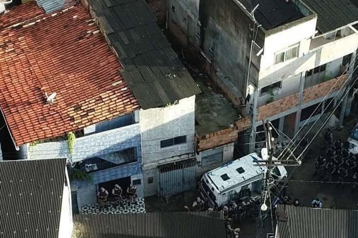 Homem é morto com mais de 50 tiros enquanto assistia a jogo do Vitória 