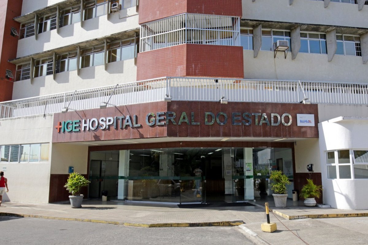 Delegado e mulher são baleados e suspeito é morto durante operação policial em bairro de Salvador