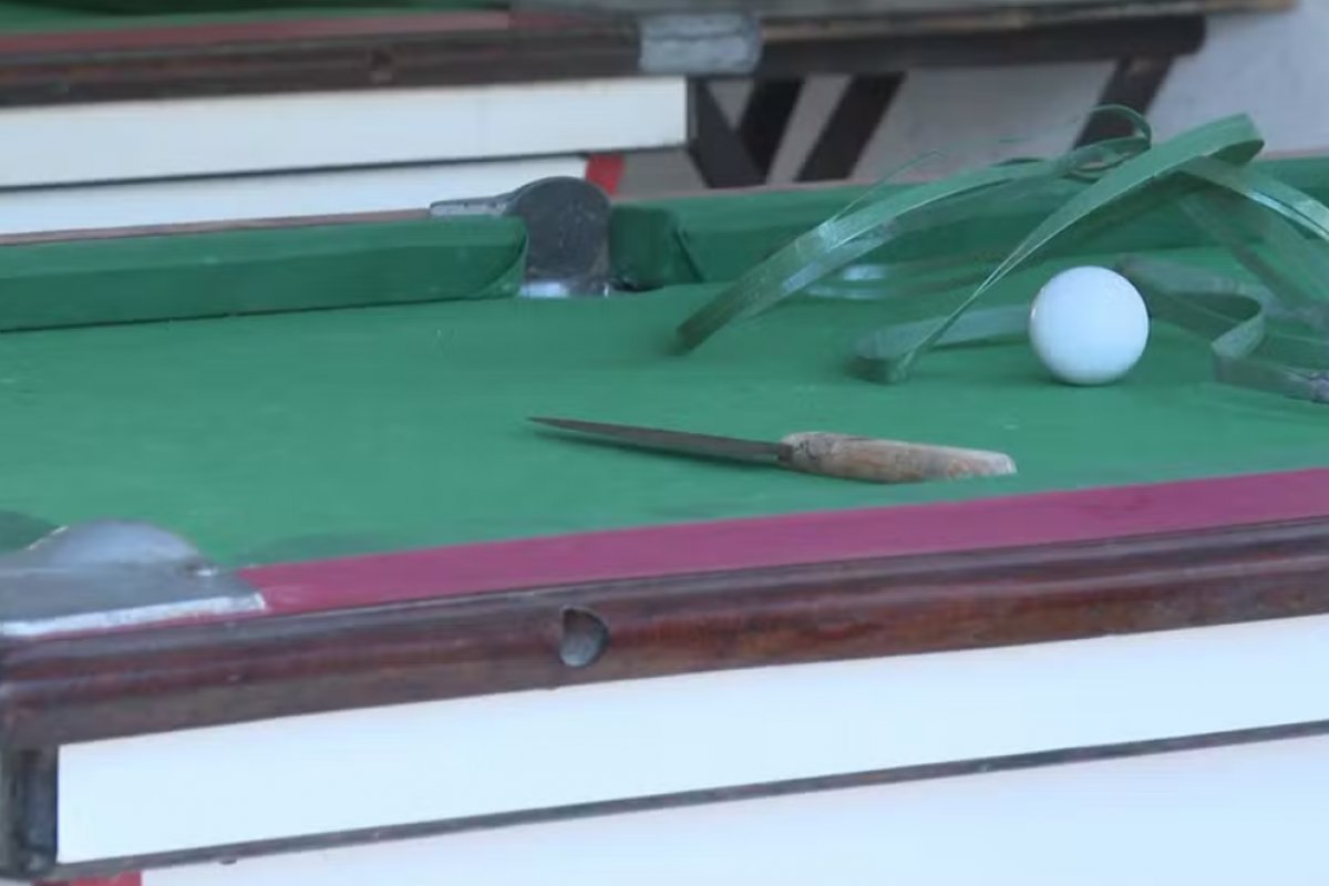 Homem é morto a facadas após se envolver em briga por ficha de sinuca de R$ 2 no ES