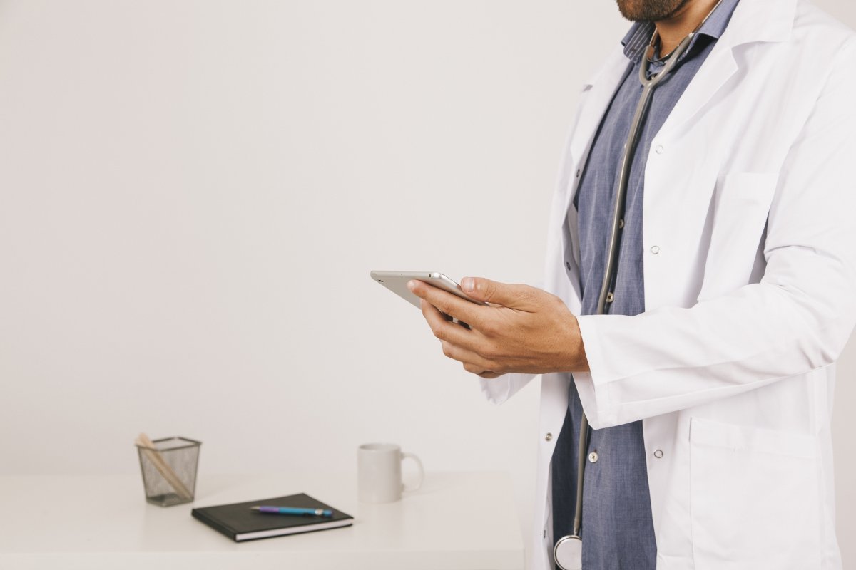 Médicos influenciadores: até onde podem ir nas redes sociais?