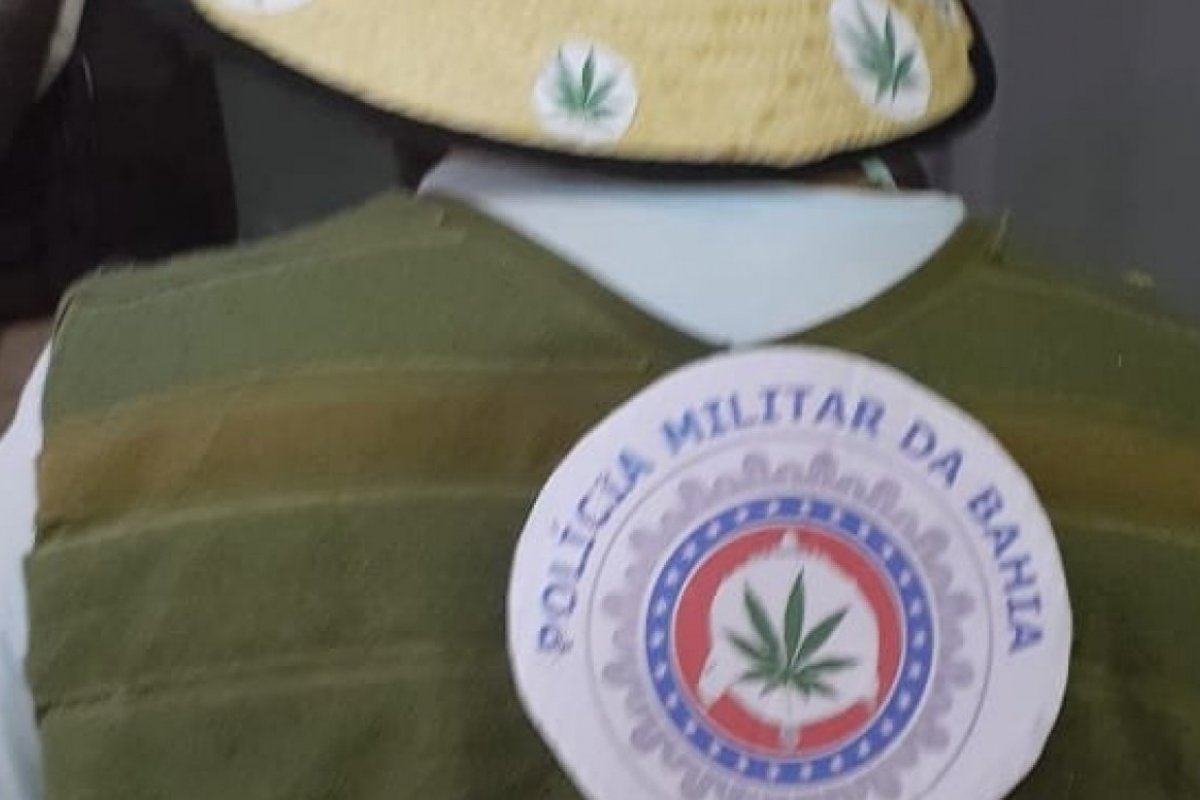 Homem é preso após se fantasiar de "Polícia da Maconha" em festa de pré-carnaval