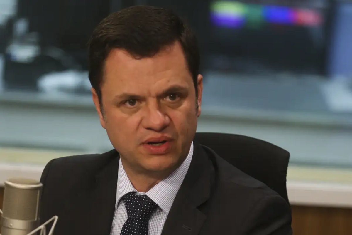PGR aponta uso de passagem falsa por Anderson Torres para justificar ausência em 8 de janeiro