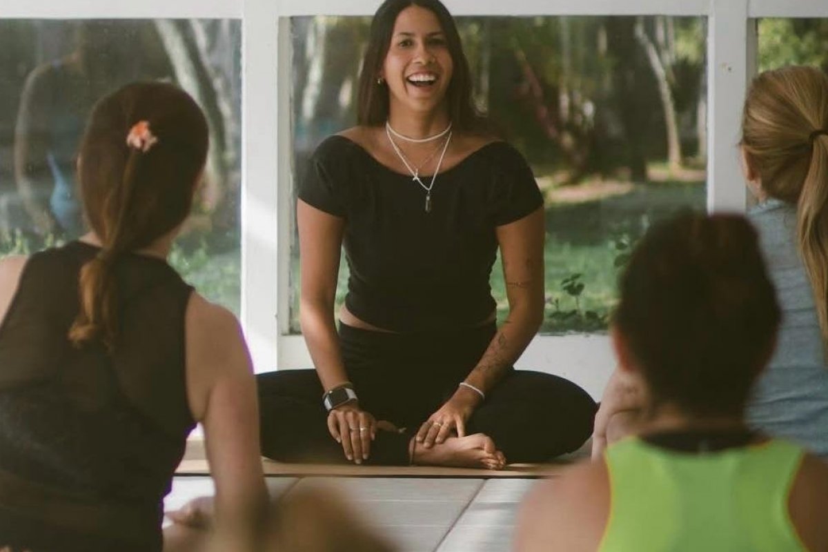 Blue Praia recebe nova edição do Encontros com prática de Yoga guiada!