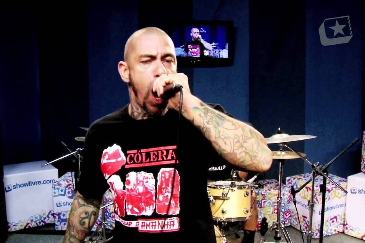 Henrique Fogaça anuncia retorno a banda 'Oitão'