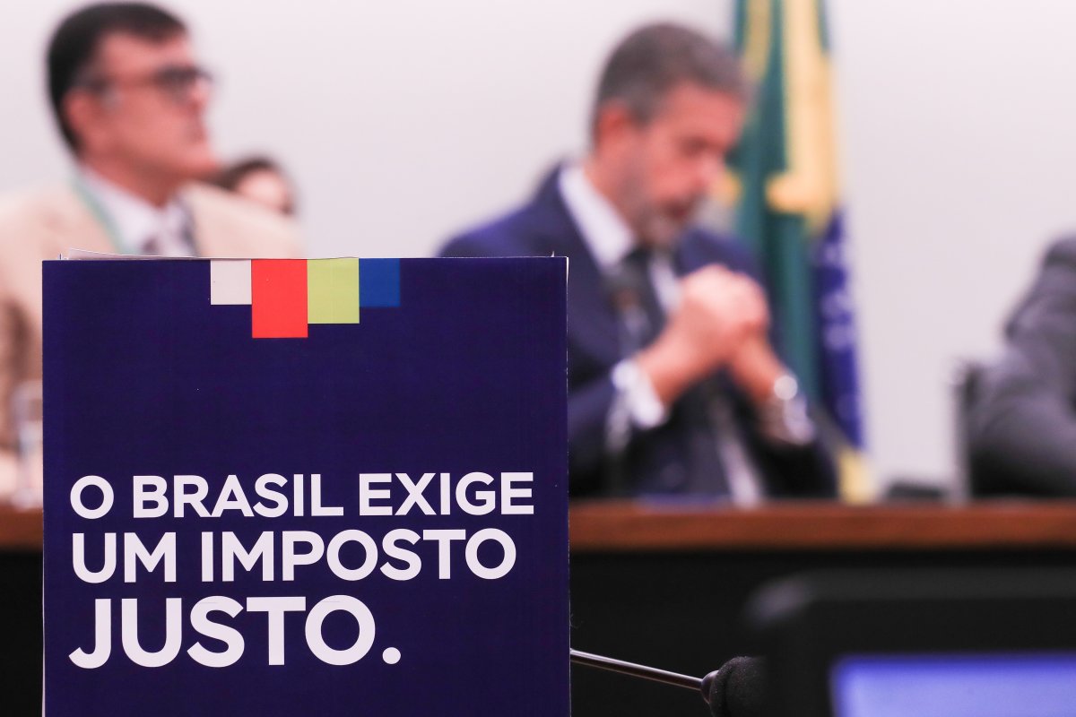 Câmara aprova texto-base que aumenta faixa de isenção do IR para R$ 5 mil
