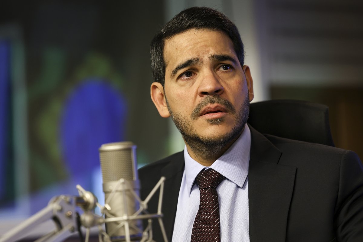 Ministro da AGU afirma que Eduardo Bolsonaro trouxe uma guerra comercial contra o país