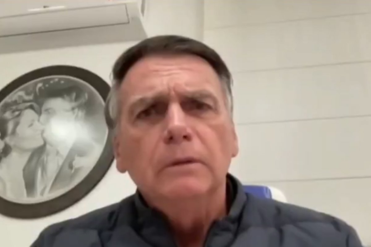 Vídeo: Bolsonaro se descontrola durante entrevista sobre a suposta trama golpista: "Que golpe, p*rra?"