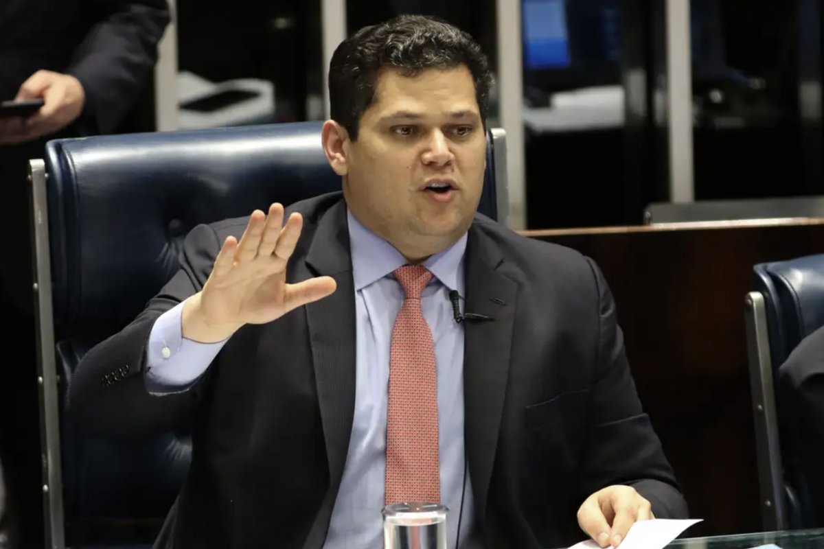 Senado adia votação da PEC que tira precatórios do teto e muda pagamento para estados e municípios