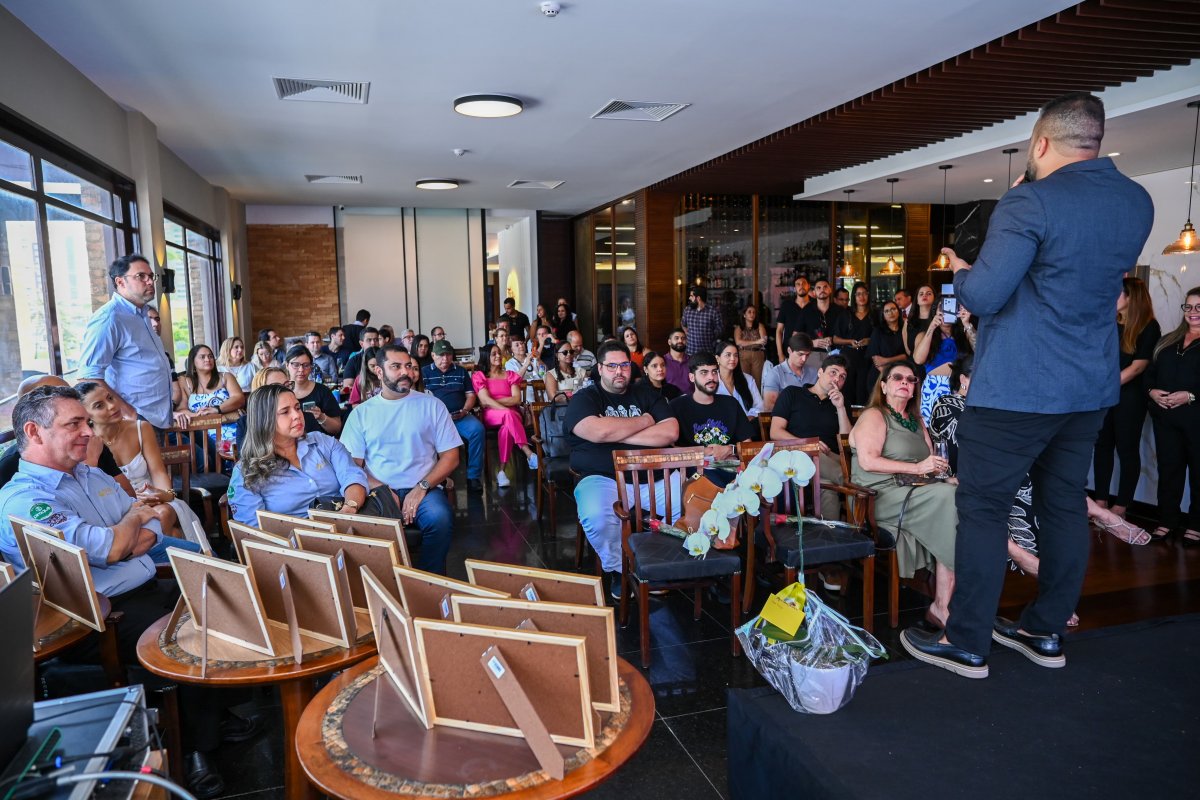 Encontro empresarial em parceria com a Abrasel foca na gestão eficiente de bares e restaurantes em Salvador! 
