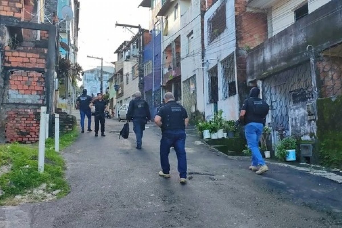 Mais três suspeitos são presos por participação em tiroteio que deixou delegado e mulher baleados e ambulante morto em Salvador