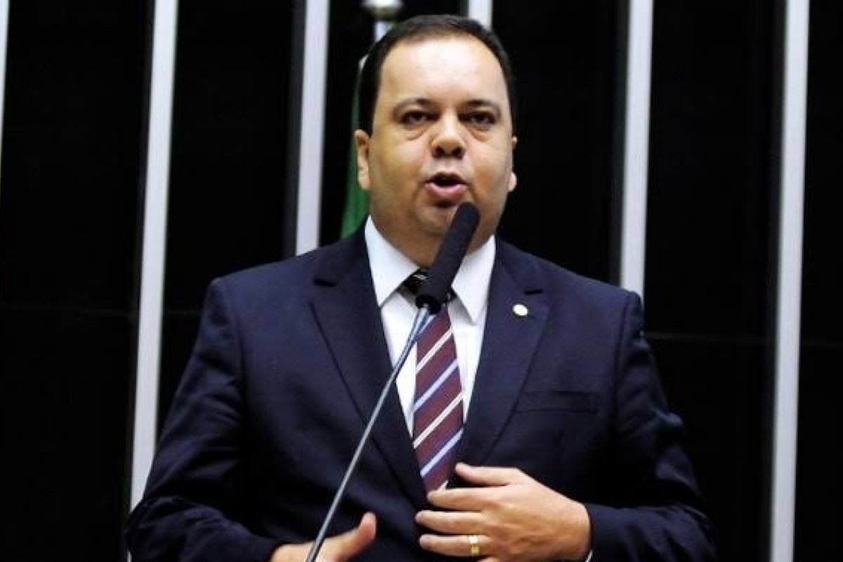 PF mira família de deputado do centrão em suspeita de desvio de emendas