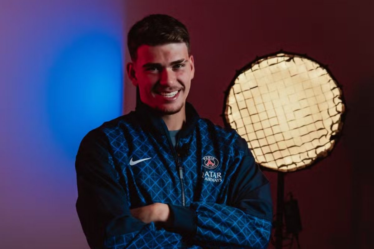 Goleiro brasileiro de 19 anos é anunciado pelo PSG