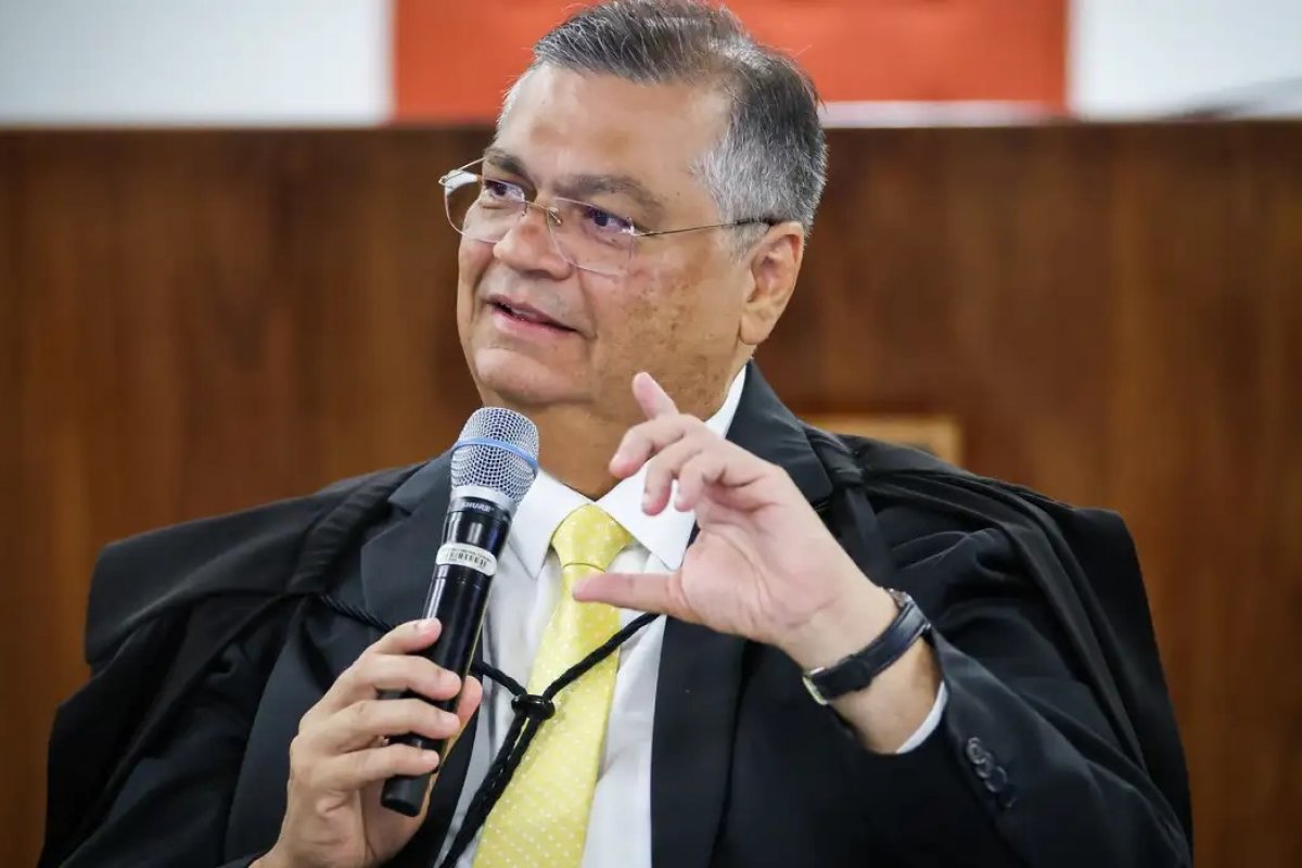 Flávio Dino cobra Congresso sobre uso de emendas para despesas pessoais