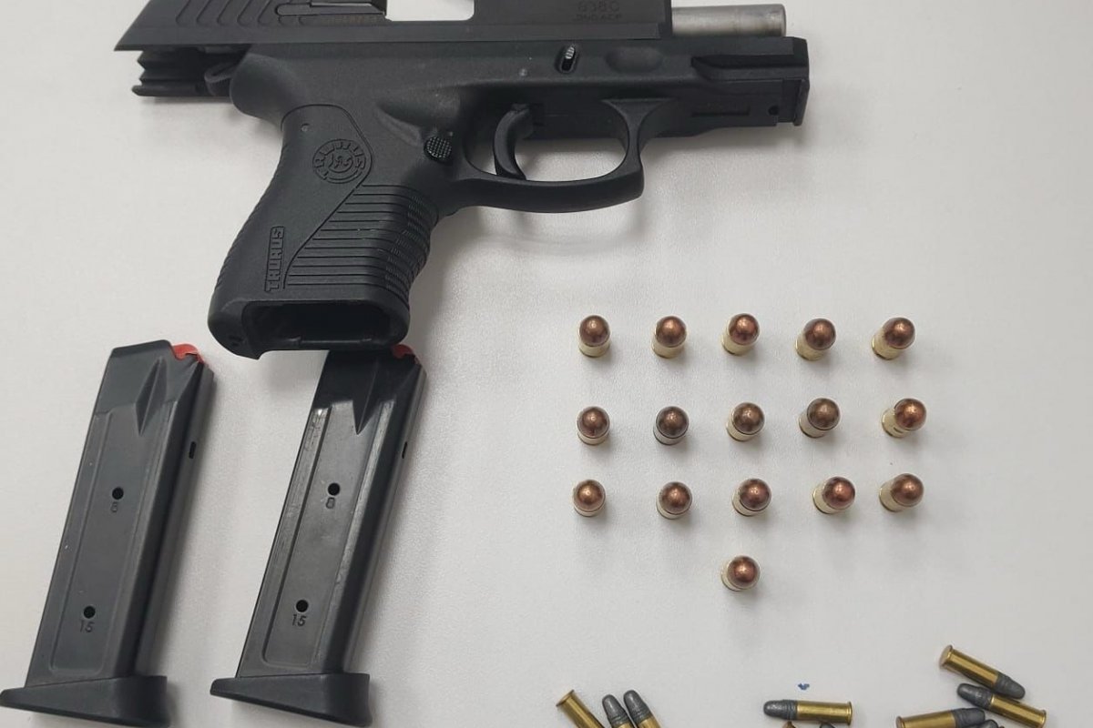 Polícia apreende arma em ação contra violência doméstica em Salvador