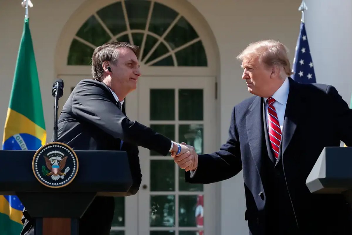 "Este julgamento deve terminar imediatamente", diz Trump em carta a Bolsonaro com críticas à Justiça brasileira