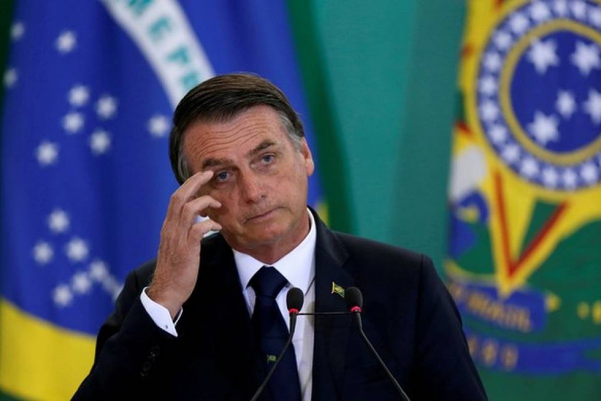 Jair Bolsonaro é alvo de buscas da PF e passará a usar tornozeleira eletrônica