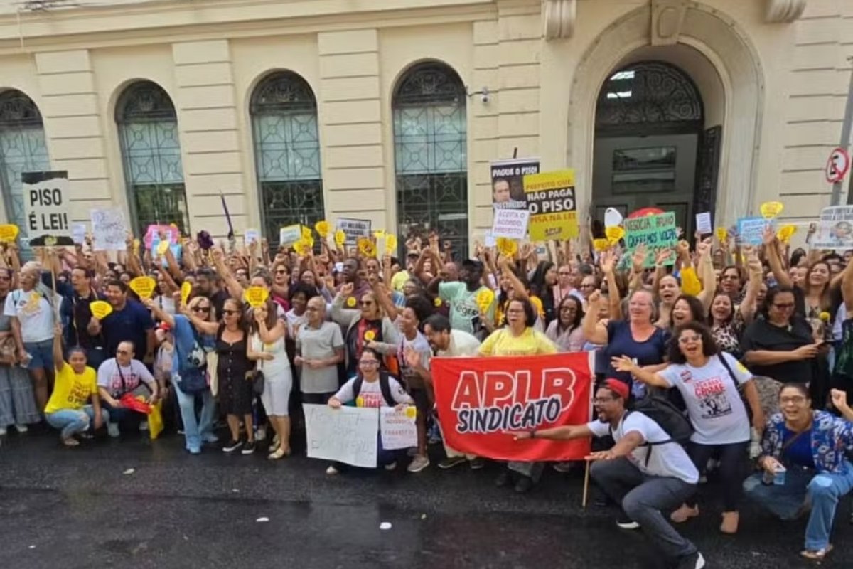 Secretário diz que ano letivo das escolas municipais de Salvador deve ser estendido até janeiro devido greve dos professores