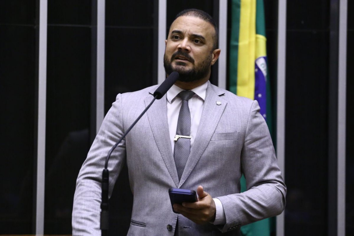 Após operação contra Bolsonaro, Alden fala em perseguição política e pede reação internacional 