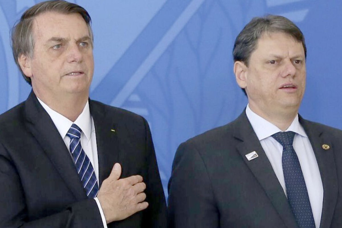 Tarcísio sai em defesa de Bolsonaro, cobra eleições justas e diz que há 'sucessão de erros' no Brasil