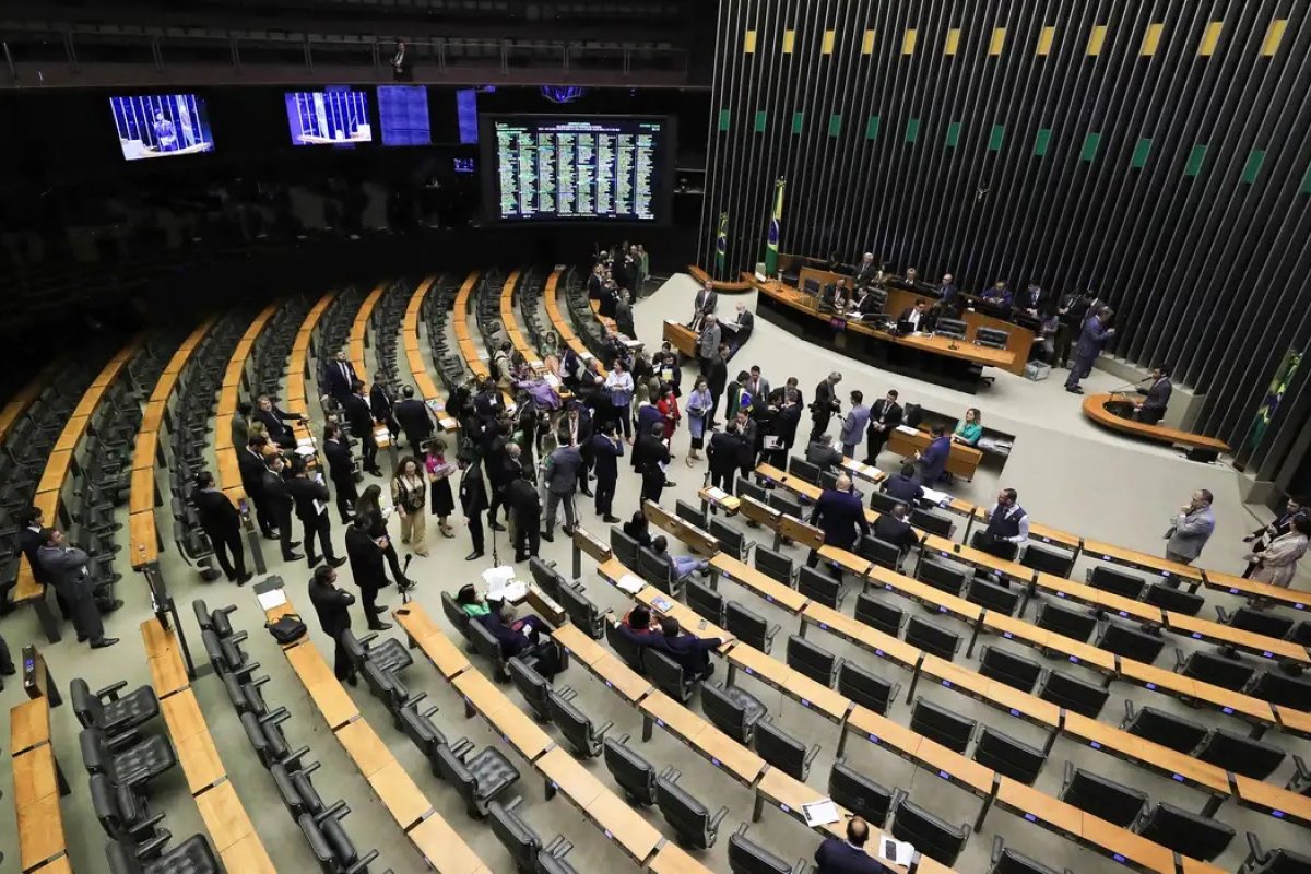 Oposição tenta reverter decisão do STF contra Bolsonaro com PEC sobre decisões monocráticas