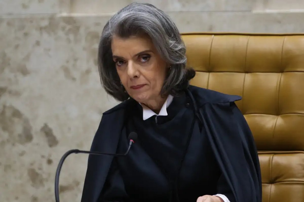 Senadores protocolam pedido de impeachment contra Cármen Lúcia por 'falta de decoro'