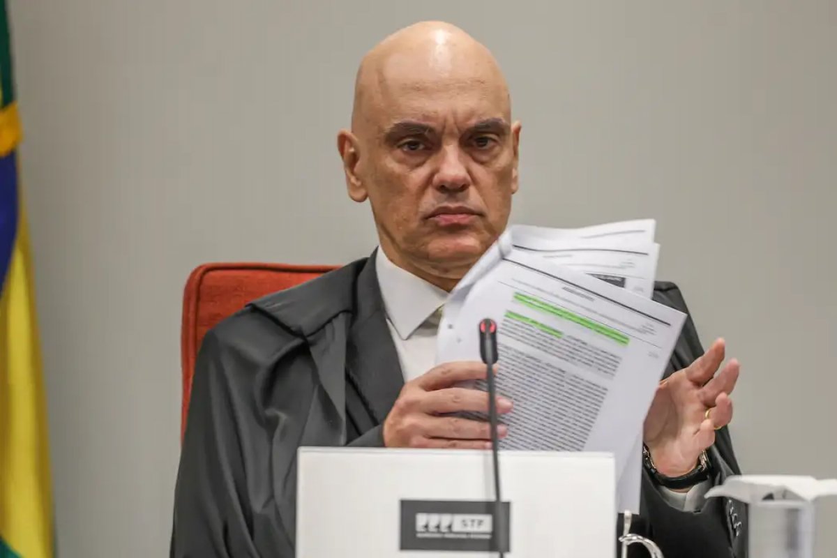 AGU pede que Moraes apure sobre uso de informação privilegiada antes de tarifaço de Trump