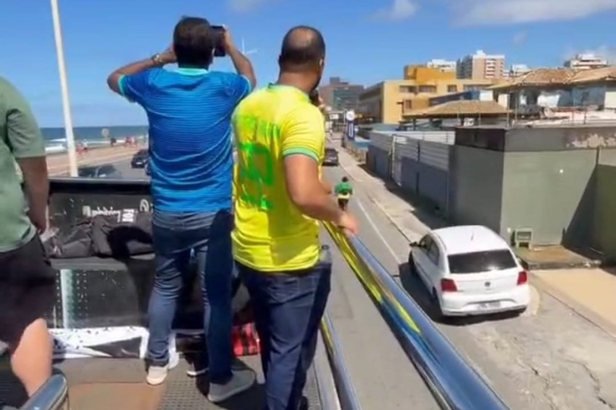 Vídeo: 'Que país é esse que prende inocentes?', diz Capitão Alden durante buzinaço em Salvador