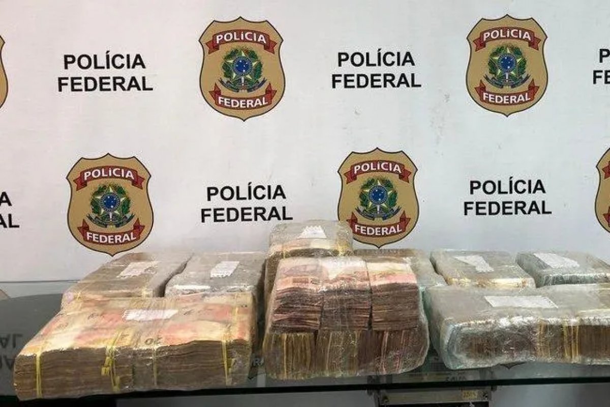 Homem é preso com mais de R$ 800 mil em aeroporto do Rio de Janeiro